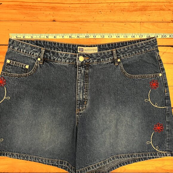 Faded Glory Embroidered Denim Jean Shorts, Size 18 - Picture 5 of 7
